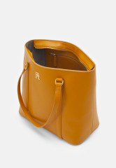Tommy Hilfiger TOMMY LIFE SOFT TOTE Tote bag crest gold-coloured TOMMY LIFE SOFT TOTE Сумка-тоут гребень золотистого цвета