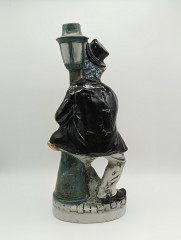 Винтажная коньячная бутылка "Пьяный музыкант у фонаря", ручная роспись, бисквитный фарфор, 29 см, Италия, 1971 год.