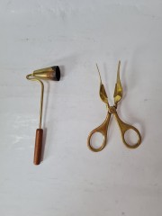 Grasoli Набор для свечей в оригинальной картонной коробке - гасильник для свечей 13см x 5 см, фитильные ножницы 12см x 8см , латунь, Германия, 1960-70гг.