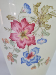 Ваза винтажная Bareuther Bavaria в форме кулька с цветочным декором, фарфор, 17 см, Германия, 1970-80гг.