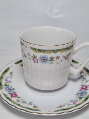 Белая фарфоровая чайная пара с цветочным рисунком и зеленым ободком, Китай, 1960-70гг.