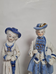 Две статуэтки винтажные "Кавалер в сюртуке и шляпе" и "Дама в шляпе с зонтом", фарфор, Китай, 1970-80гг.
