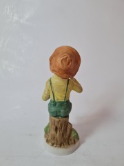 Goebel Статуэтка "Мальчик на пенечке", 14см х 6см, Германия, 1960-70гг.