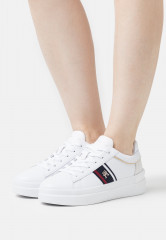 Tommy Hilfiger CORP WEBBING COURT Trainers white CORP WEBBING COURT Кроссовки белый