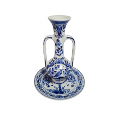 Набор винтажный Delft: ваза в форме амфоры и тарелка, фарфор, 22,5 x 10 см, 18,5 x 2 см, Нидерланды, 1960-70гг.
