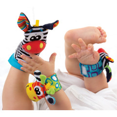 Playgro Playgro Geschenkset Dschungelfreunde mit Hand- und Fussgelenksrasseln Подарочный набор друзей джунглей Playgro с погремушками на запястье и лодыжке